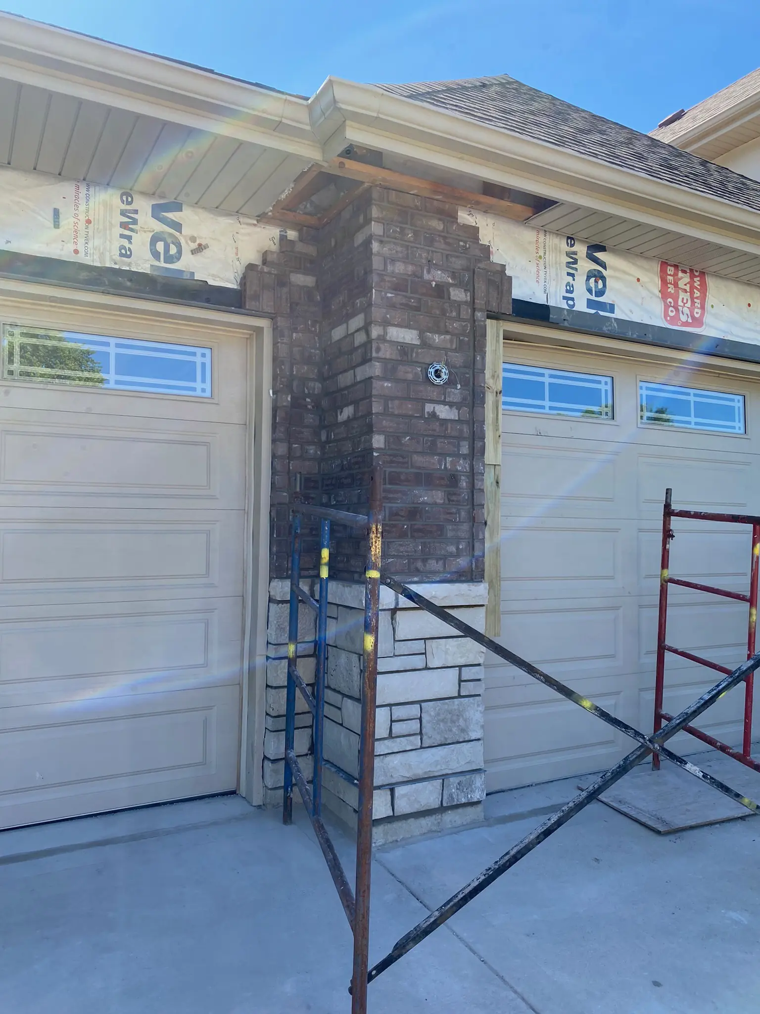 Freshly repointed brick wall on a Brookfield, IL home after professional tuckpointing